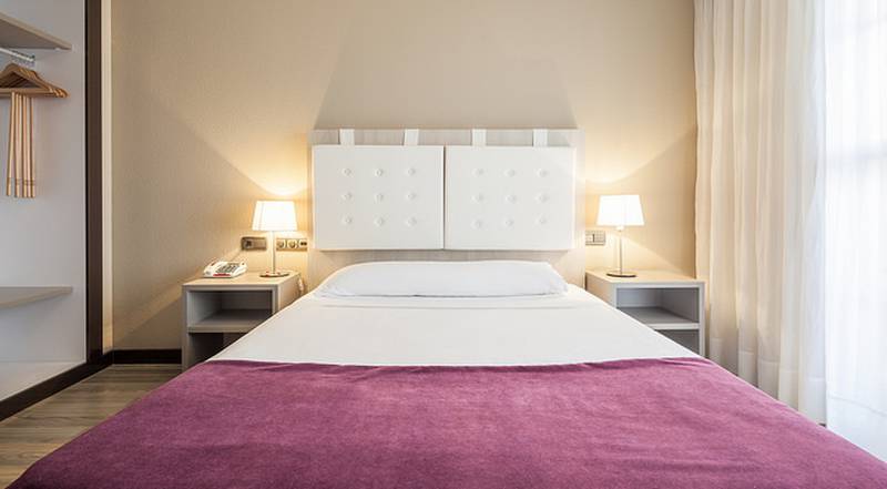 Habitación adaptada hotel confortel golf badajoz Hotel ILUNION Golf Badajoz