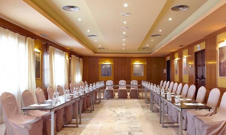 Salón Embajada Hotel Ilunion Golf Badajoz Badajoz Salón Embajada Hotel Ilunion Golf Badajoz Badajoz