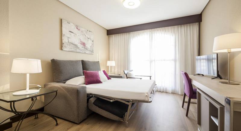 Habitación triple Hotel ILUNION Golf Badajoz