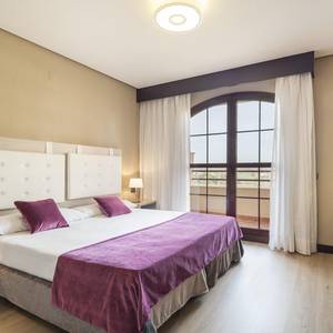 Habitación suite Hotel ILUNION Golf Badajoz