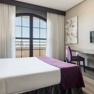Habitación doble estándar Hotel ILUNION Golf Badajoz