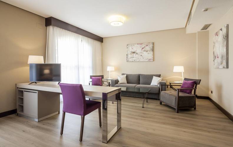 Habitación suites Hotel ILUNION Golf Badajoz