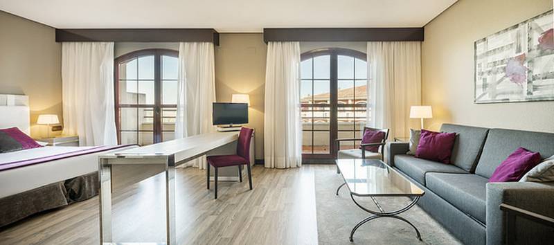 Habitación suites Hotel ILUNION Golf Badajoz