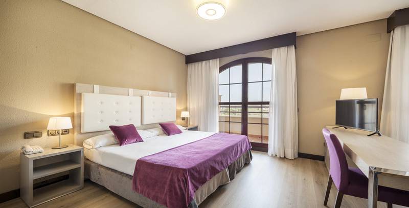 Habitación suites Hotel ILUNION Golf Badajoz