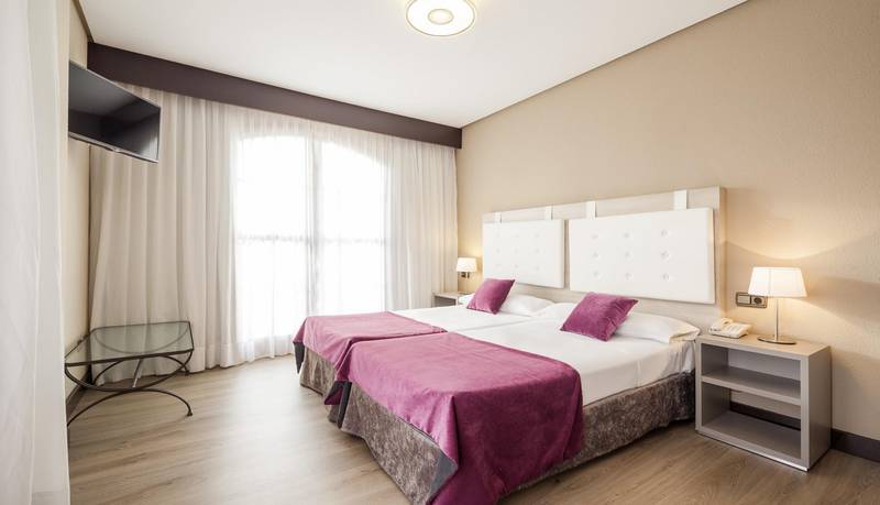 Habitación triple Hotel ILUNION Golf Badajoz